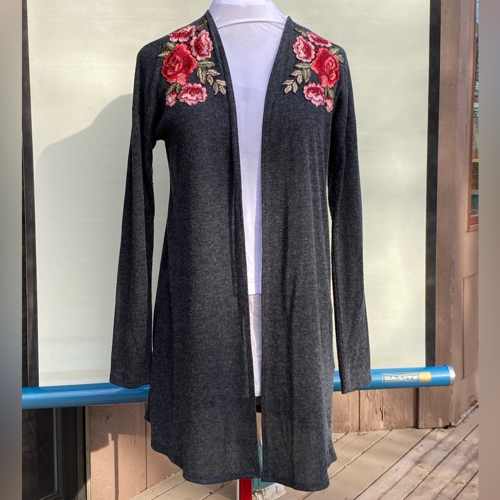 Long, lightweight, floral embroidered cardigan. Medium heather grey. Size Medium